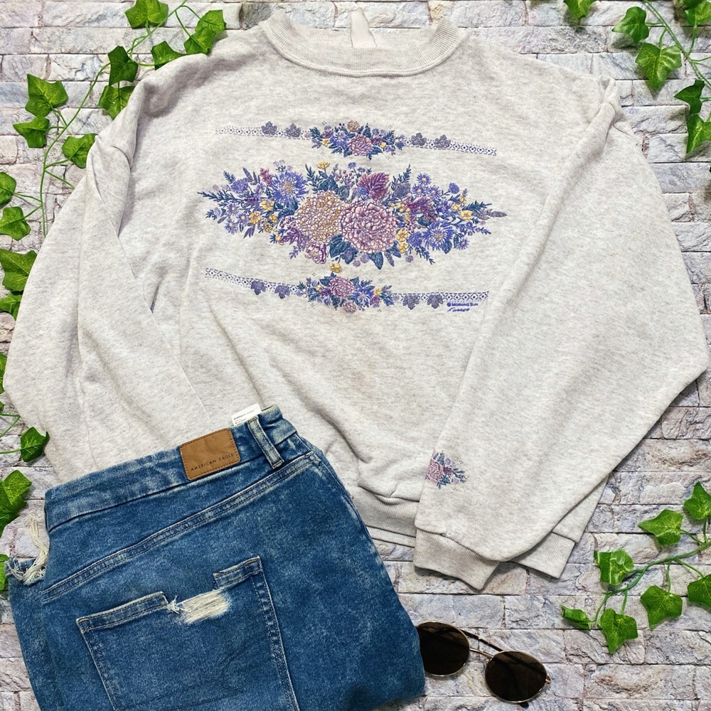 1980’s Vintage Floral Sweatshirt w/ Sleeve Detail